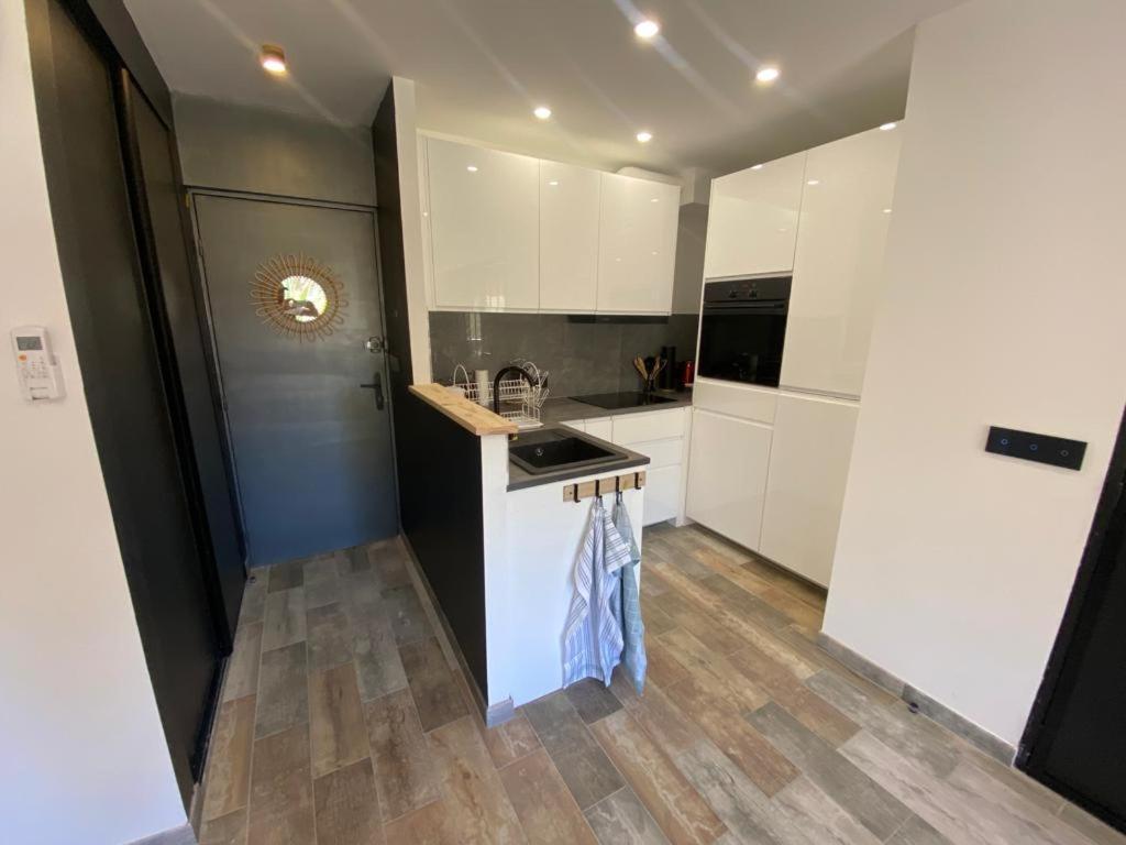 Appartement Vue Mer Avec Place De Parking Privee Сен Максим Екстериор снимка