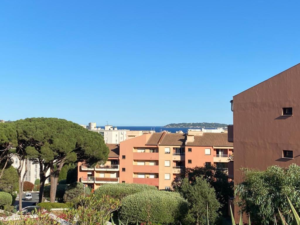 Appartement Vue Mer Avec Place De Parking Privee Сен Максим Екстериор снимка