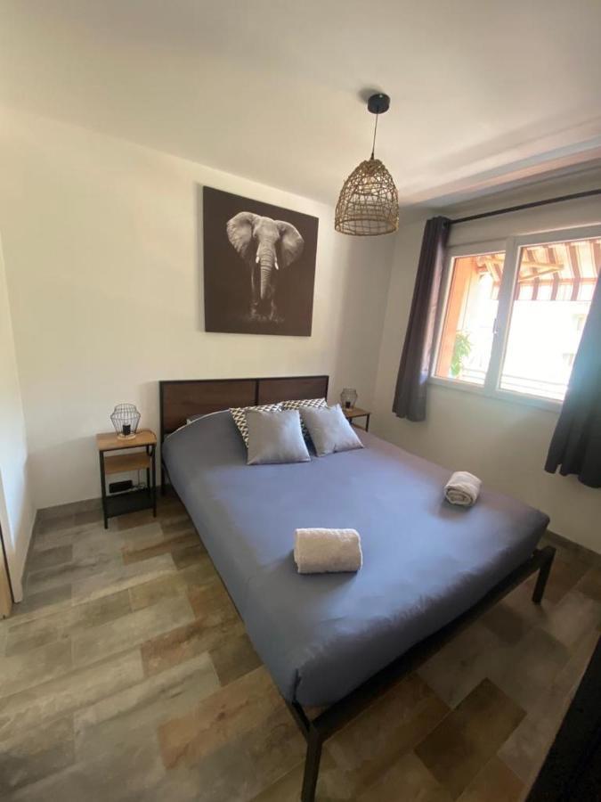 Appartement Vue Mer Avec Place De Parking Privee Сен Максим Екстериор снимка